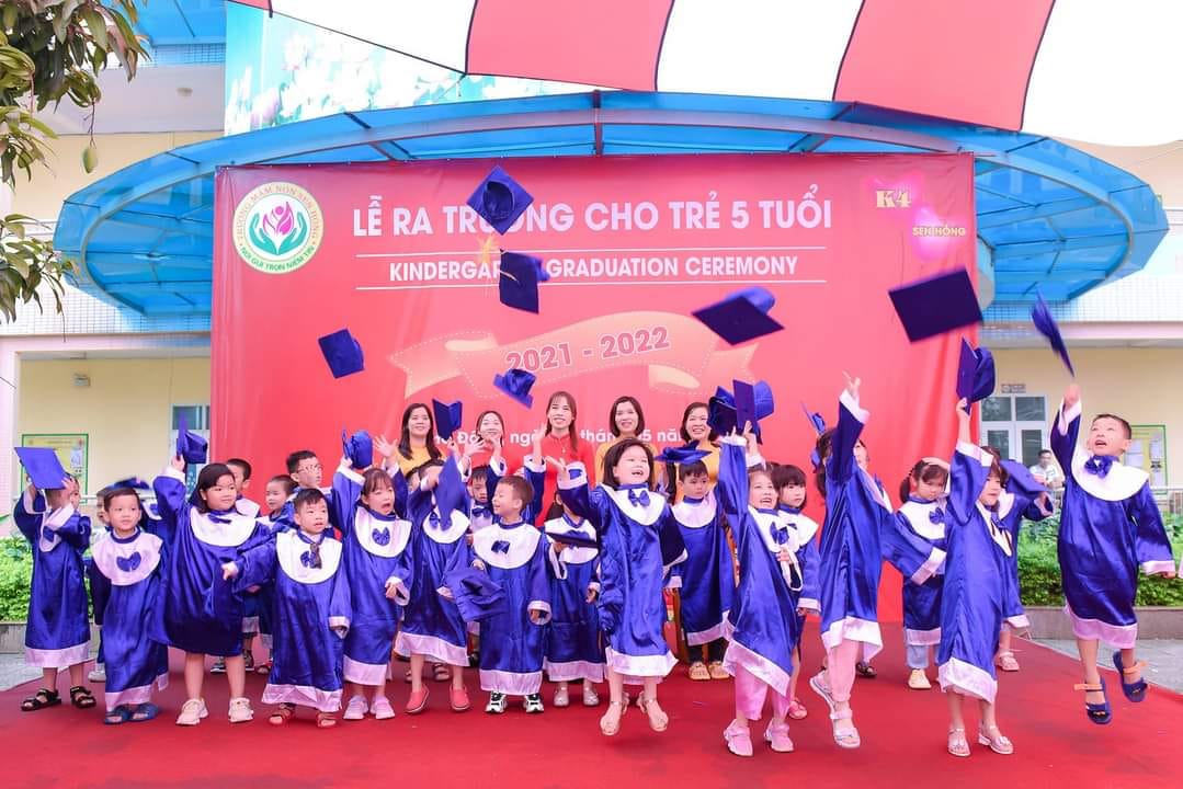 Mn Sen Hồng- Lễ ra trường cho học sinh 5 tuổi